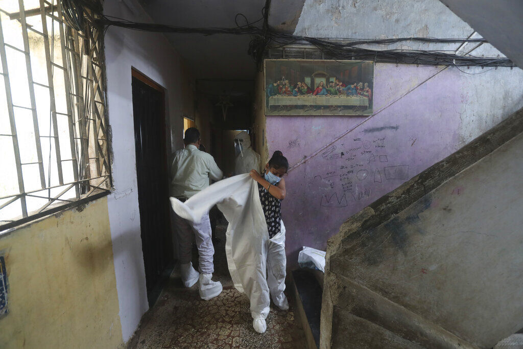 APTOPIX Virus Outbreak India One Million Cases